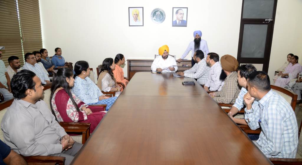 Employees Union Meets Punjab Mandi Board Chairman Harchand Singh Barsat Submits Memorandum of Demands